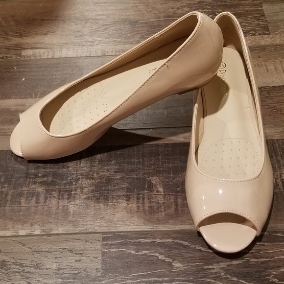 short nude wedges